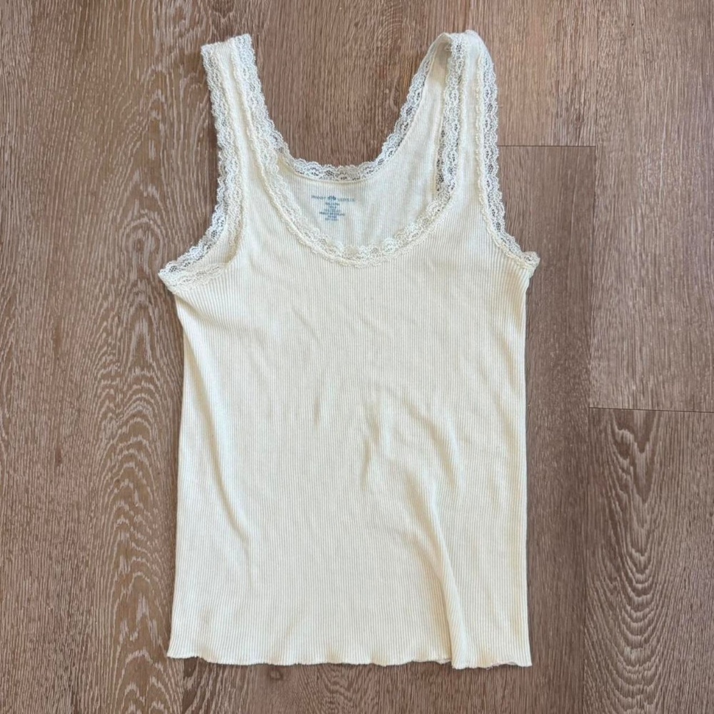 brandy melville white ribbed tank with lace trim